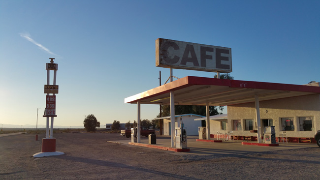 Roy's-Cafe-in-Amboy-California-Ghost-Town-02
